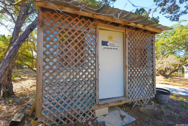 713 Lake Forest Rd., Pipe Creek, TX 78063