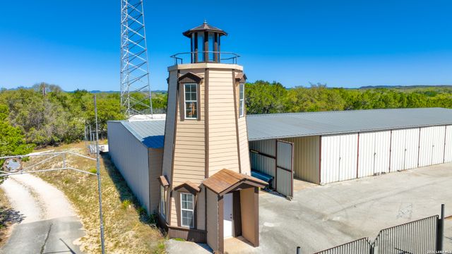 713 Lake Forest Rd., Pipe Creek, TX 78063