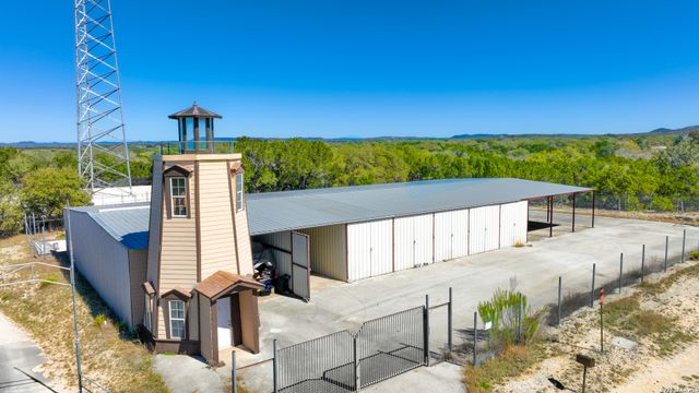 713 Lake Forest Rd., Pipe Creek, TX 78063