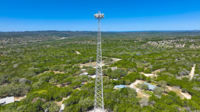 713 Lake Forest Rd., Pipe Creek, TX 78063