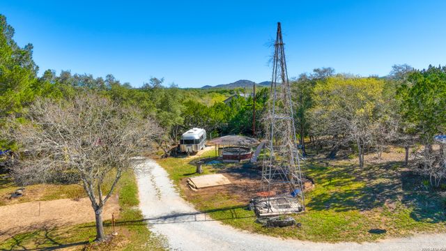 713 Lake Forest Rd., Pipe Creek, TX 78063