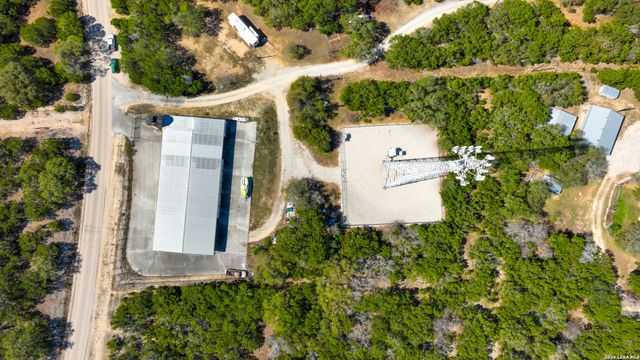 713 Lake Forest Rd., Pipe Creek, TX 78063