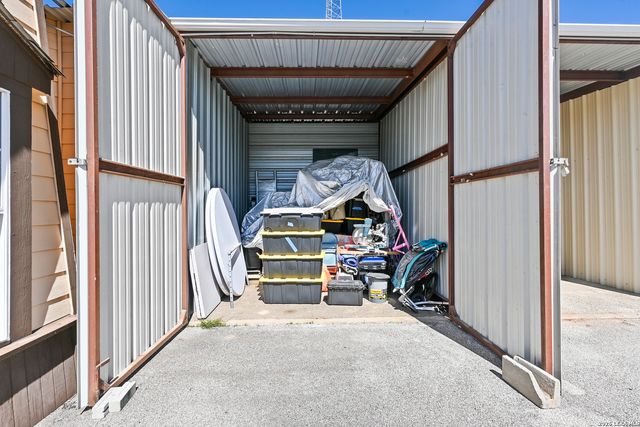 713 Lake Forest Rd., Pipe Creek, TX 78063