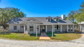 713 Lake Forest Rd., Pipe Creek, TX 78063