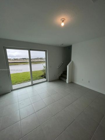 212 SE Woodbark St, Port St. Lucie, FL 34984