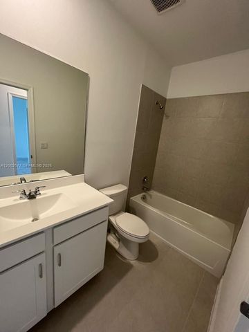 212 SE Woodbark St, Port St. Lucie, FL 34984