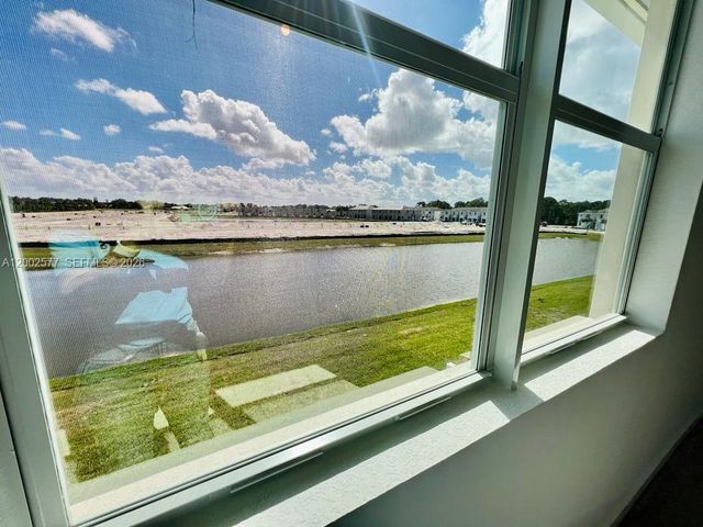212 SE Woodbark St, Port St. Lucie, FL 34984