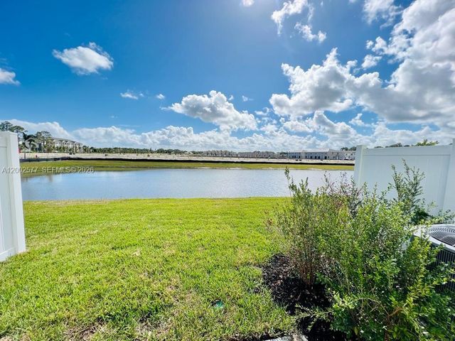 212 SE Woodbark St, Port St. Lucie, FL 34984