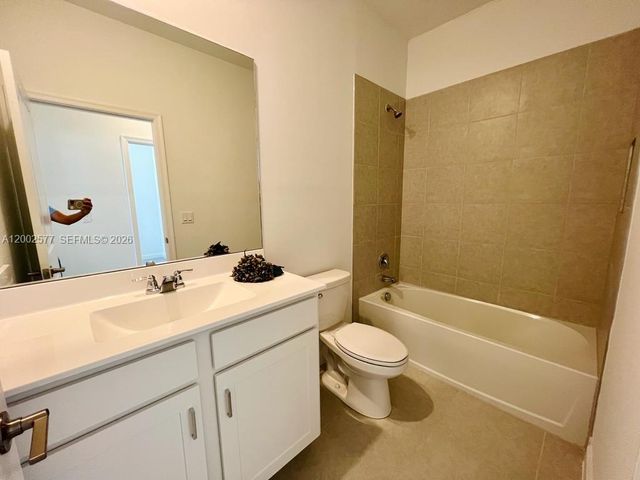 212 SE Woodbark St, Port St. Lucie, FL 34984