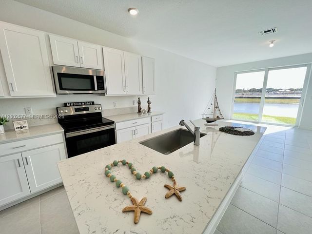 212 SE Woodbark St, Port St. Lucie, FL 34984