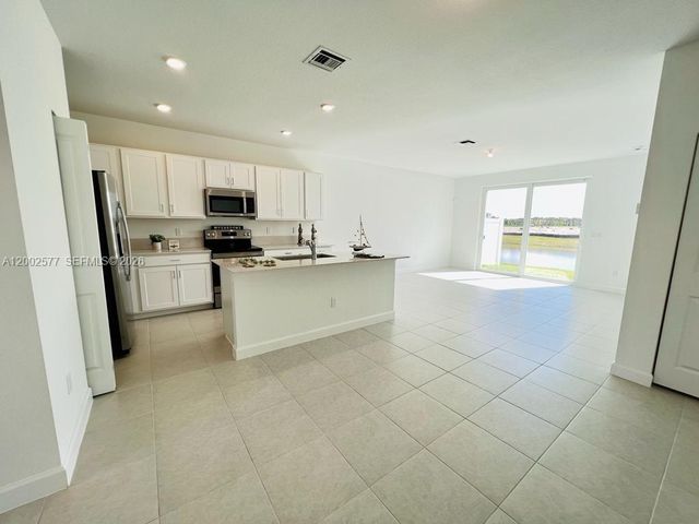 212 SE Woodbark St, Port St. Lucie, FL 34984