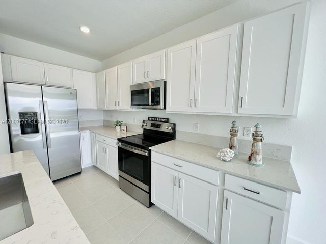 212 SE Woodbark St, Port St. Lucie, FL 34984