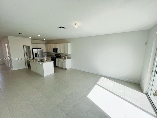 212 SE Woodbark St, Port St. Lucie, FL 34984
