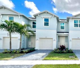 212 SE Woodbark St, Port St. Lucie, FL 34984