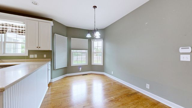 2010 Riverview Dr, Murfreesboro, TN 37129