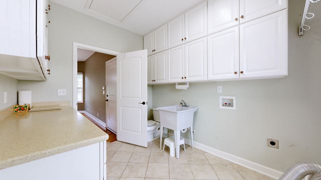 2010 Riverview Dr, Murfreesboro, TN 37129