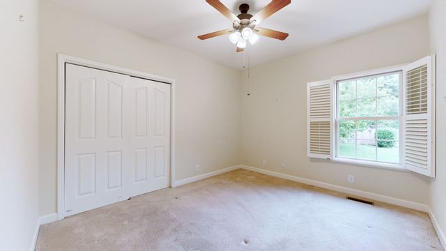 2010 Riverview Dr, Murfreesboro, TN 37129