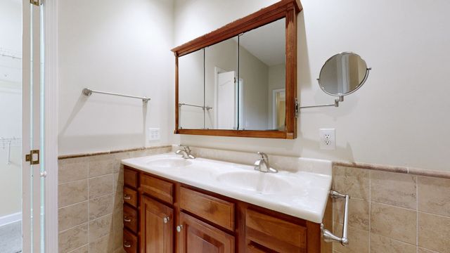 2010 Riverview Dr, Murfreesboro, TN 37129