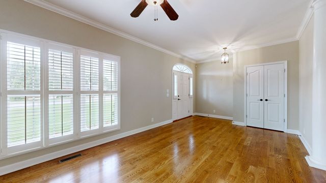 2010 Riverview Dr, Murfreesboro, TN 37129