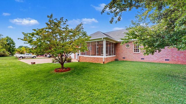 2010 Riverview Dr, Murfreesboro, TN 37129