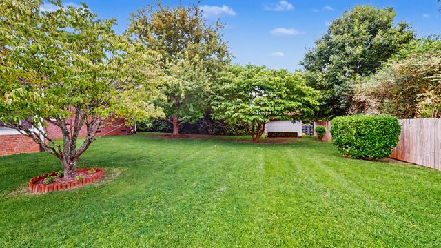 2010 Riverview Dr, Murfreesboro, TN 37129