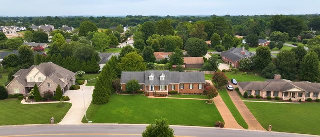 2010 Riverview Dr, Murfreesboro, TN 37129
