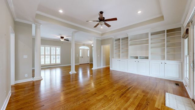 2010 Riverview Dr, Murfreesboro, TN 37129