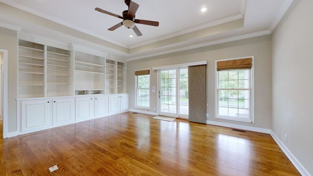 2010 Riverview Dr, Murfreesboro, TN 37129