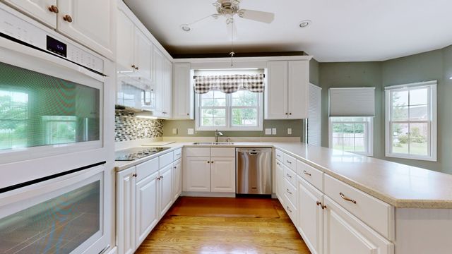 2010 Riverview Dr, Murfreesboro, TN 37129