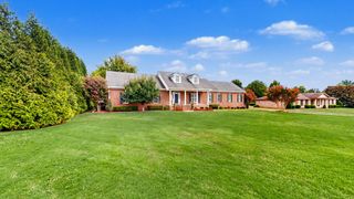 2010 Riverview Dr, Murfreesboro, TN 37129