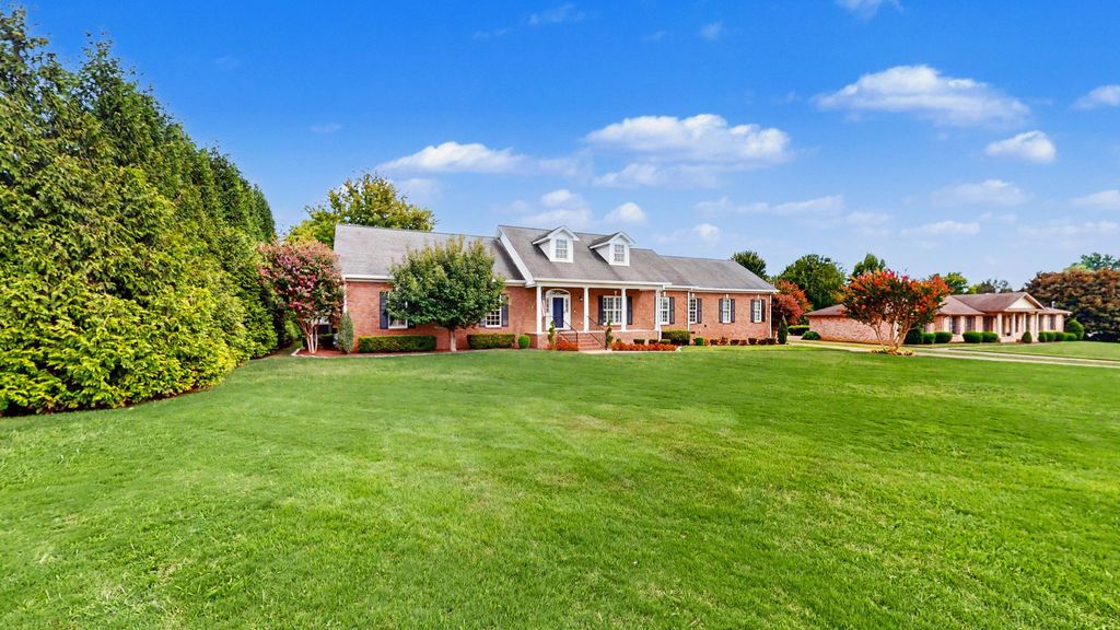 2010 Riverview Dr, Murfreesboro, TN 37129