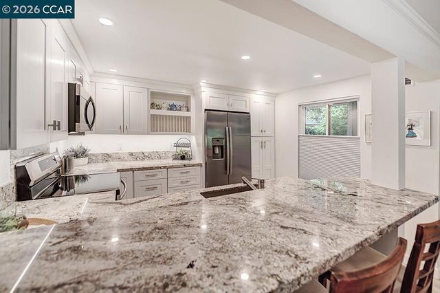 2017 Oakmont Way 2, Walnut Creek, CA 94595