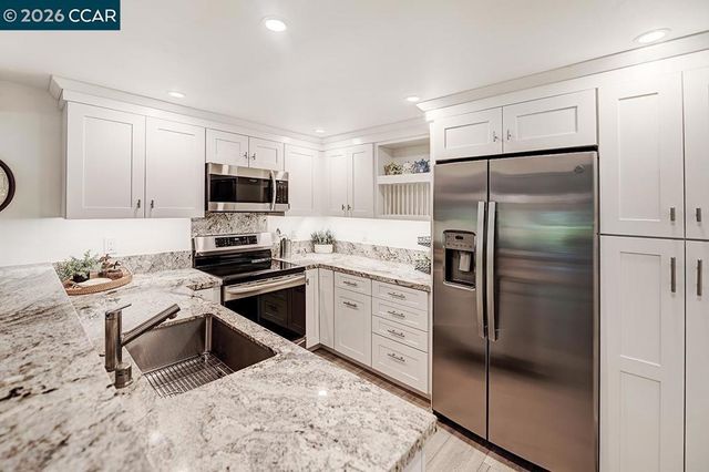 2017 Oakmont Way 2, Walnut Creek, CA 94595