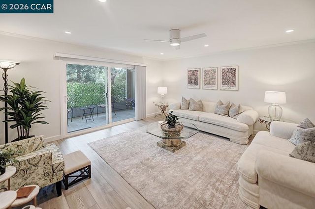 2017 Oakmont Way 2, Walnut Creek, CA 94595