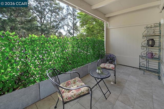 2017 Oakmont Way 2, Walnut Creek, CA 94595