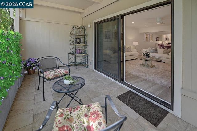 2017 Oakmont Way 2, Walnut Creek, CA 94595