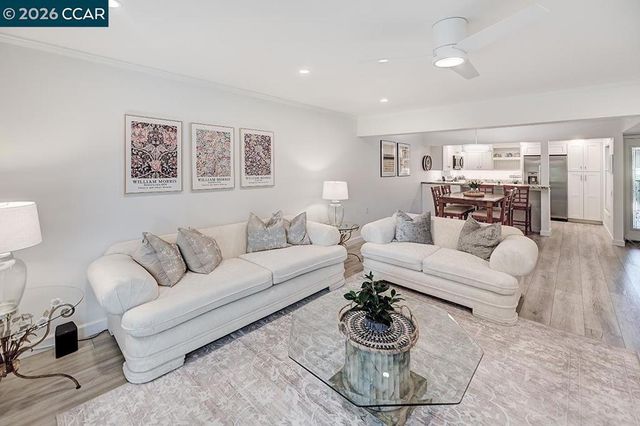 2017 Oakmont Way 2, Walnut Creek, CA 94595