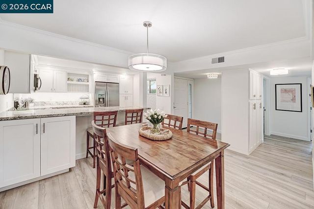 2017 Oakmont Way 2, Walnut Creek, CA 94595