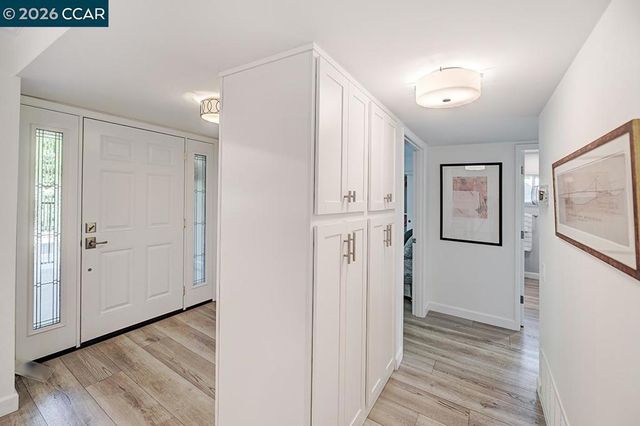 2017 Oakmont Way 2, Walnut Creek, CA 94595