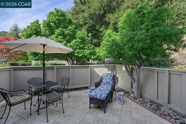 2017 Oakmont Way 2, Walnut Creek, CA 94595