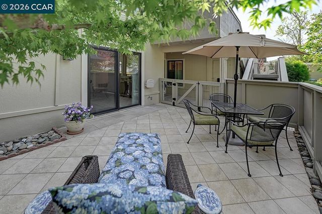 2017 Oakmont Way 2, Walnut Creek, CA 94595