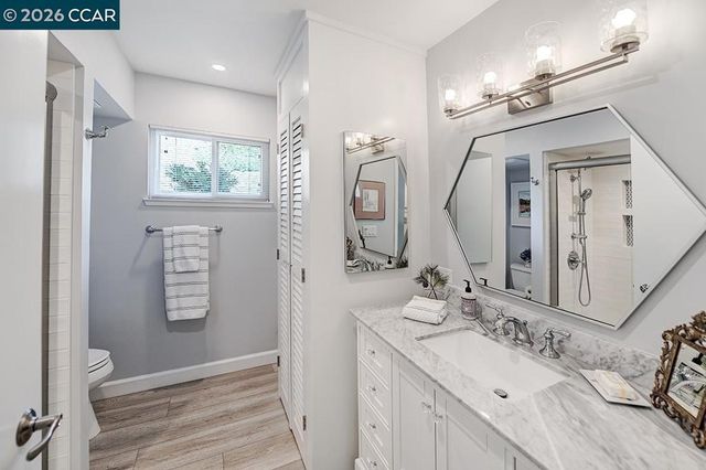 2017 Oakmont Way 2, Walnut Creek, CA 94595