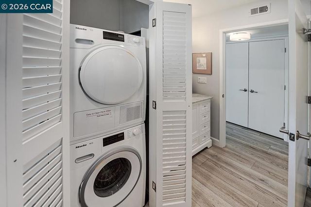 2017 Oakmont Way 2, Walnut Creek, CA 94595