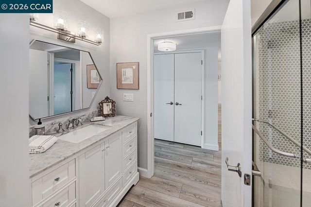 2017 Oakmont Way 2, Walnut Creek, CA 94595