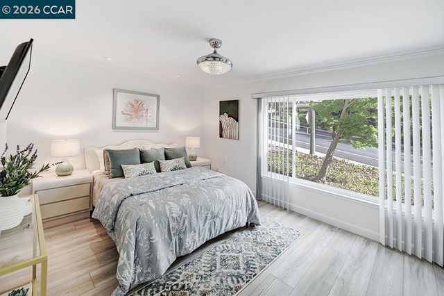 2017 Oakmont Way 2, Walnut Creek, CA 94595