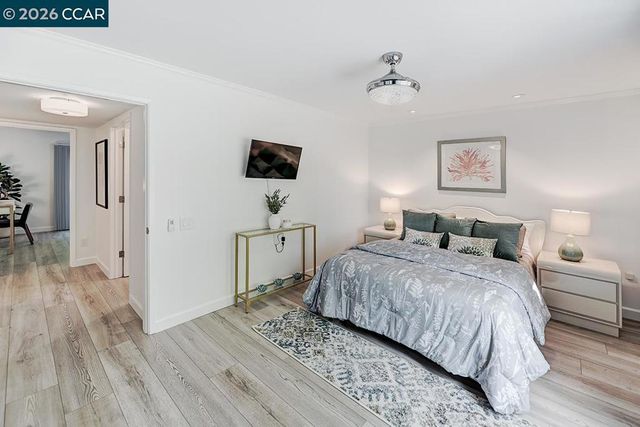 2017 Oakmont Way 2, Walnut Creek, CA 94595