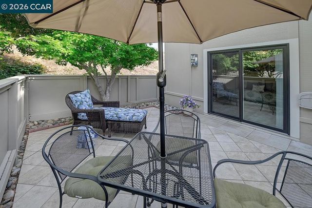 2017 Oakmont Way 2, Walnut Creek, CA 94595