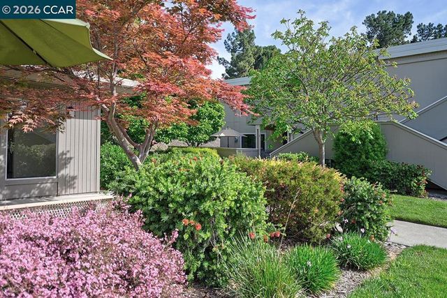 2017 Oakmont Way 2, Walnut Creek, CA 94595