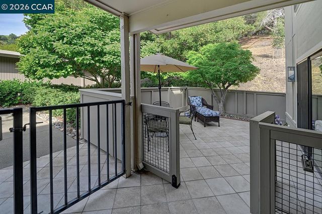 2017 Oakmont Way 2, Walnut Creek, CA 94595