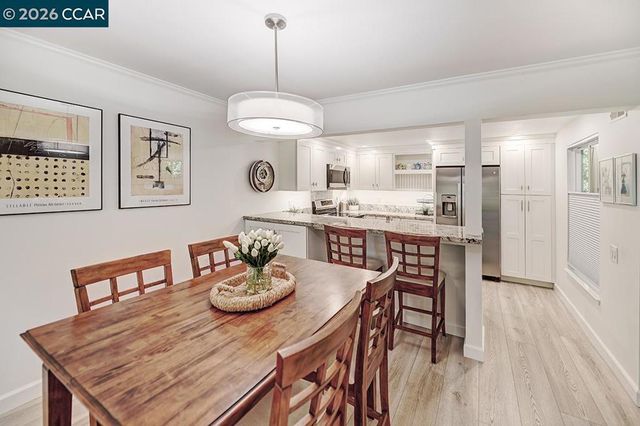 2017 Oakmont Way 2, Walnut Creek, CA 94595